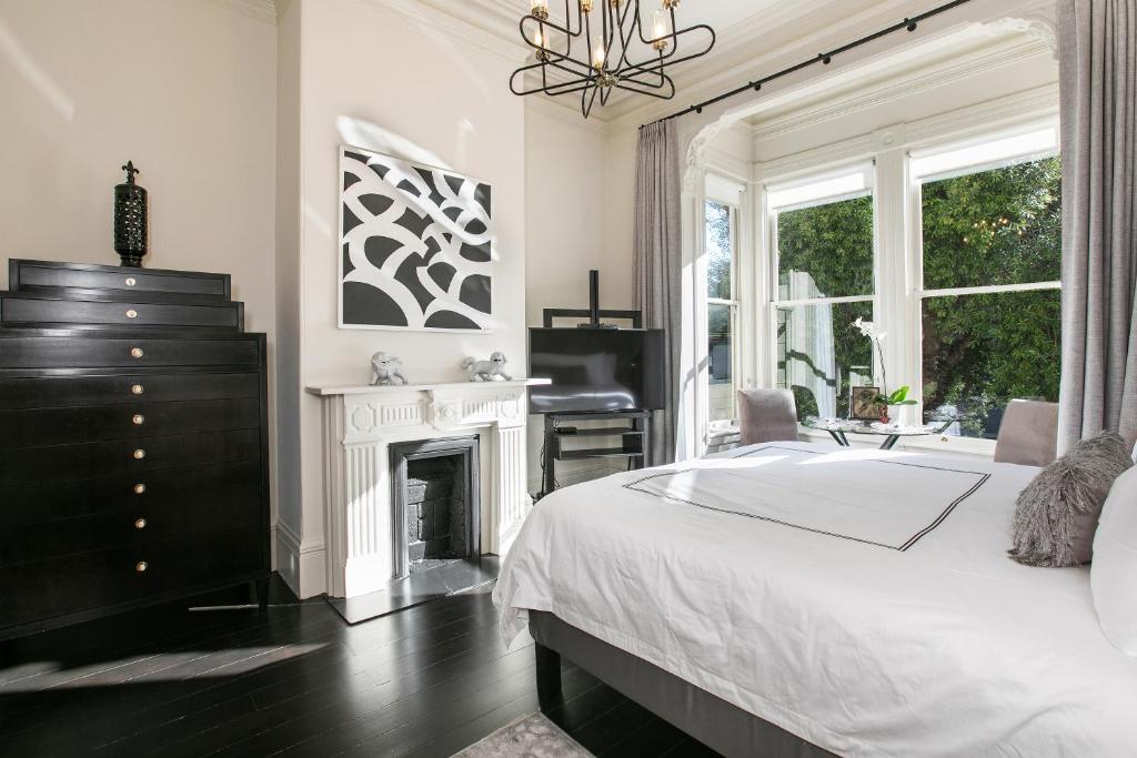 Pacific Heights Grand Elegant Studio