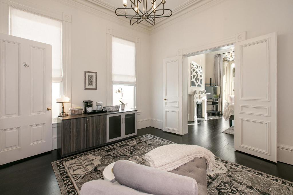 Pacific Heights Grand Elegant Studio